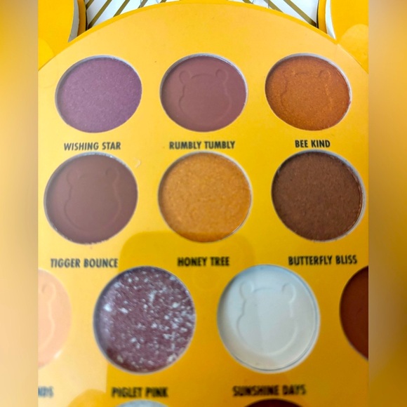 DISNEY WINNIE THE POOH EYESHADOW PALETTE - Picture 8 of 13